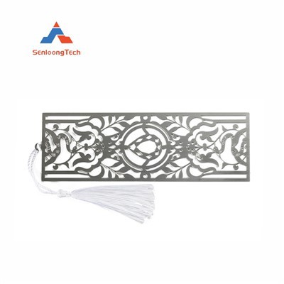 Etsad rektangulär metallbokmärke